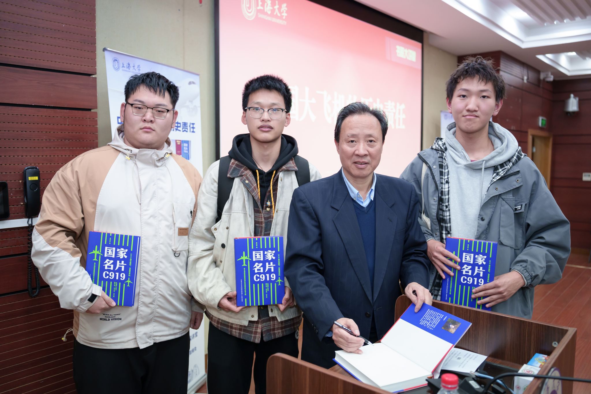 学生合影.jpg 学生合影.jpg